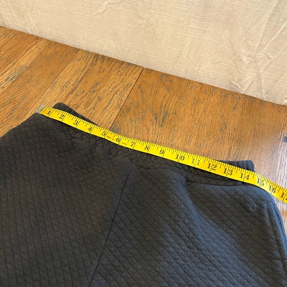 LIVØM Quilted Grey Lounge Shorts – Size M🩶 - Picture 4 of 8